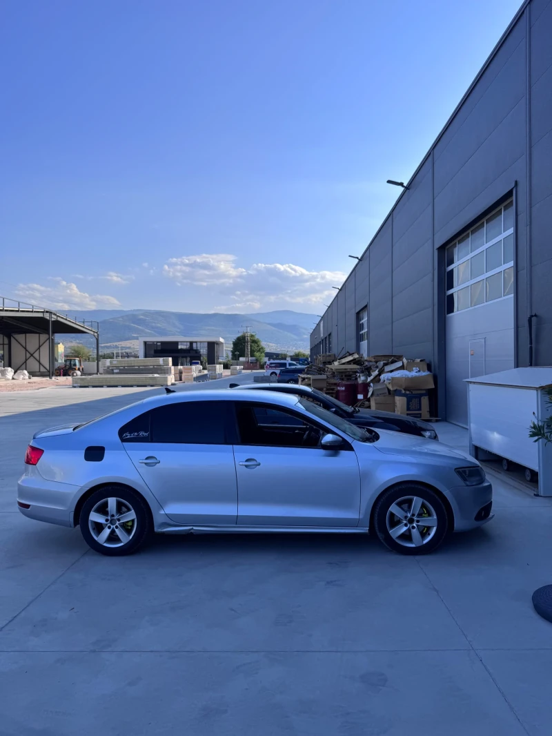 VW Jetta, снимка 7 - Автомобили и джипове - 52429593