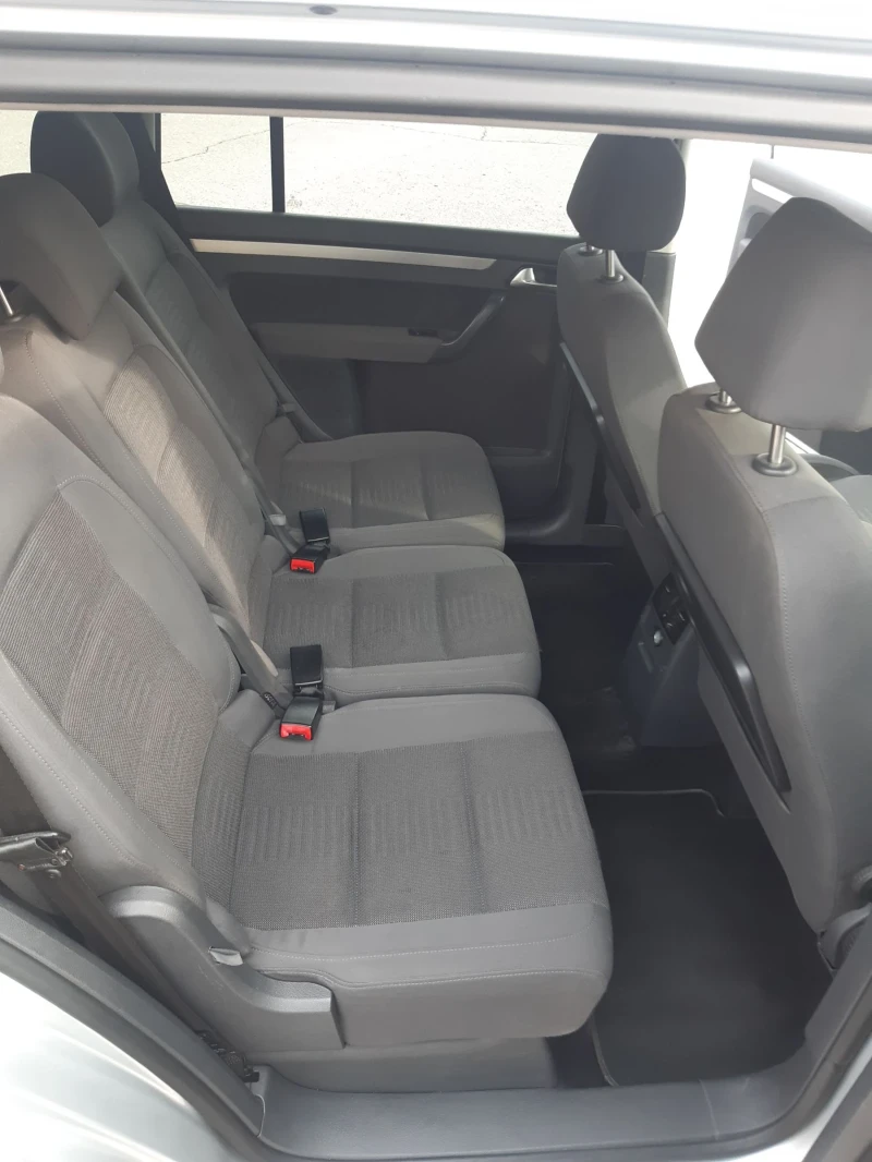 VW Touran, снимка 10 - Автомобили и джипове - 52606420