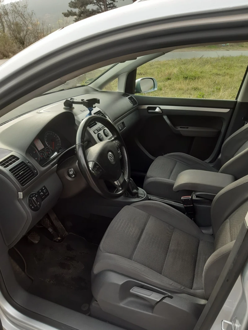 VW Touran, снимка 7 - Автомобили и джипове - 52606420