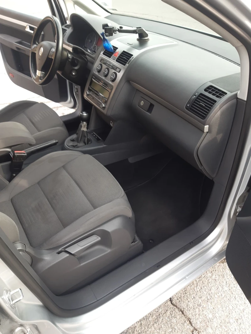 VW Touran, снимка 8 - Автомобили и джипове - 52606420