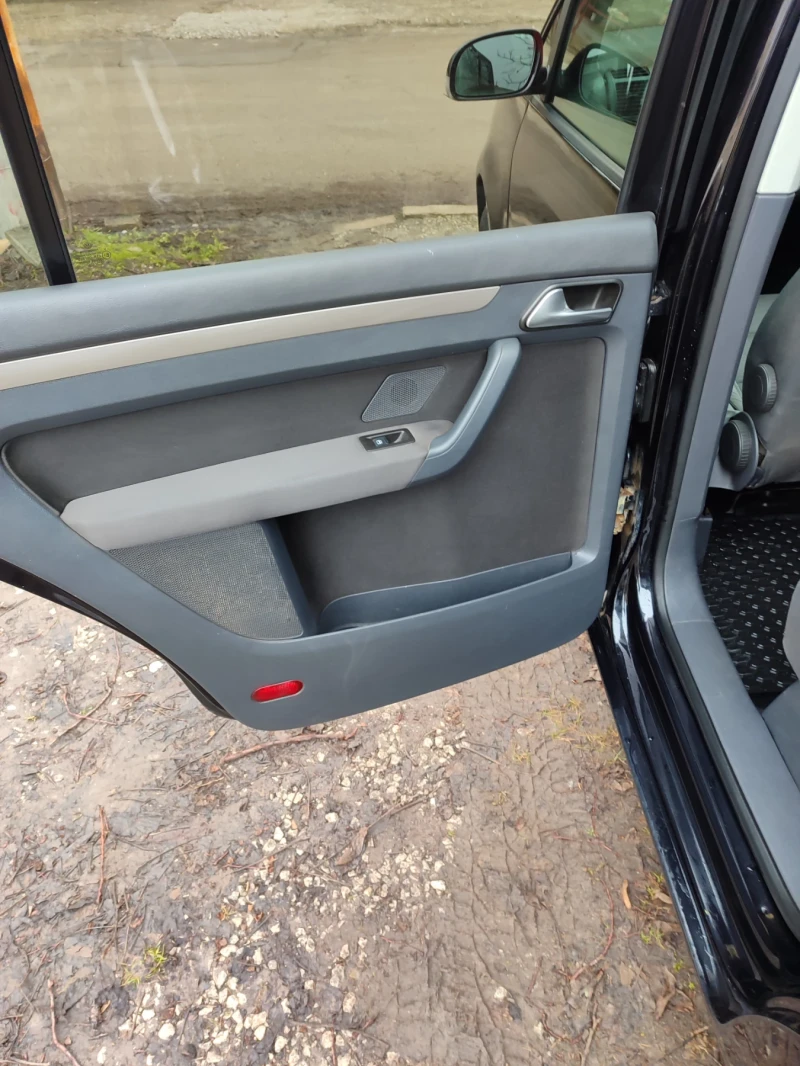 VW Touran Ван, снимка 10 - Автомобили и джипове - 53463499