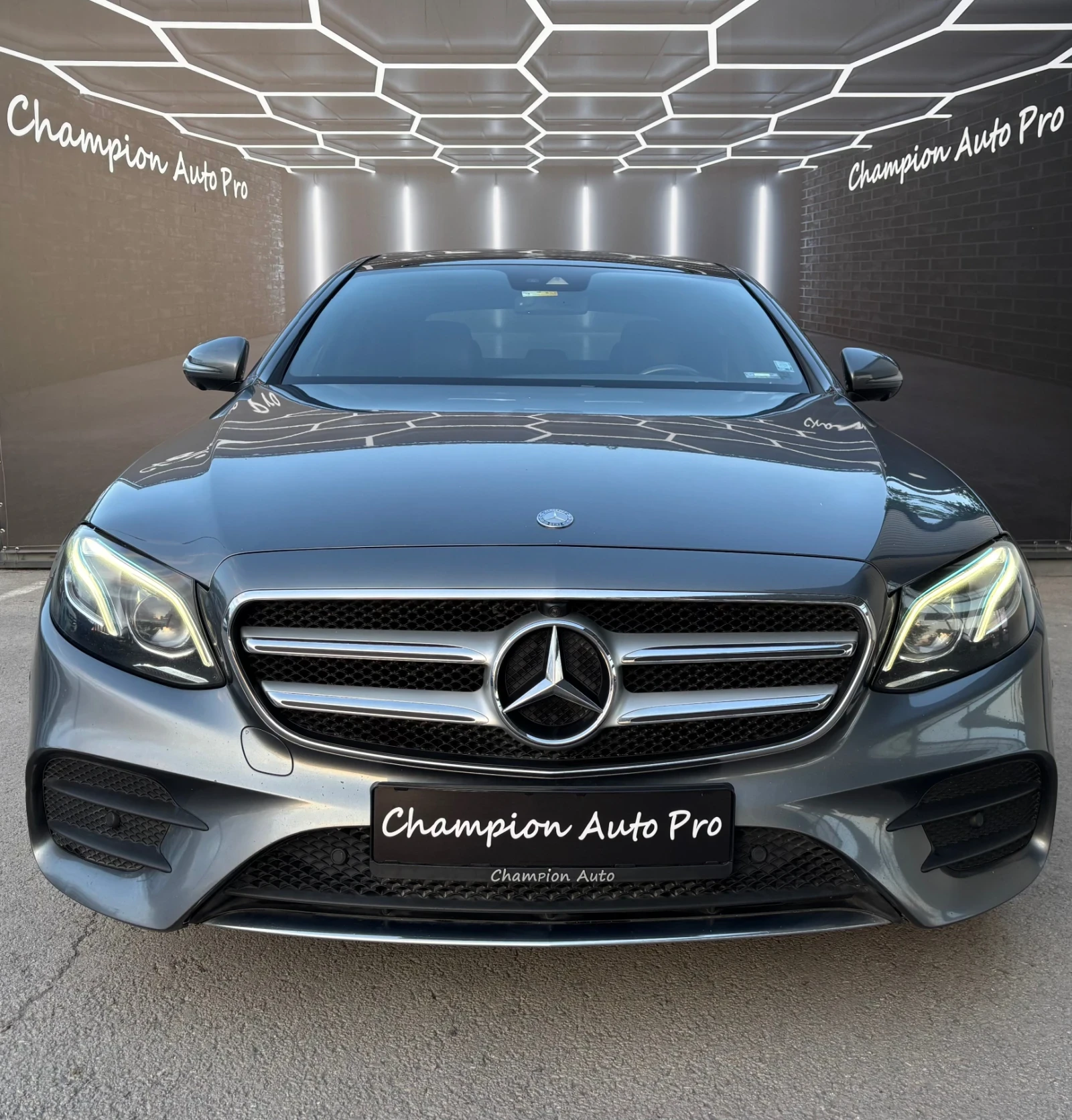 Mercedes-Benz E 220 AMG, снимка 1