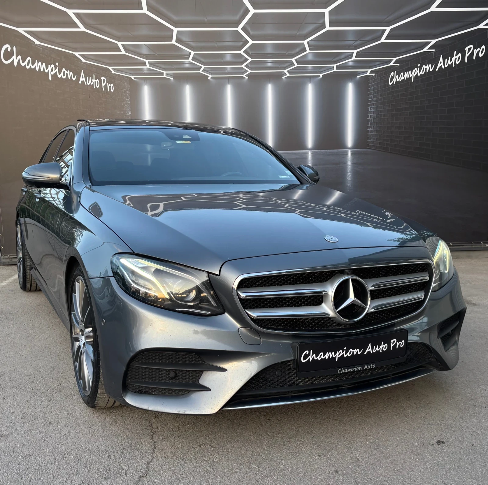 Mercedes-Benz E 220 AMG - изображение 3