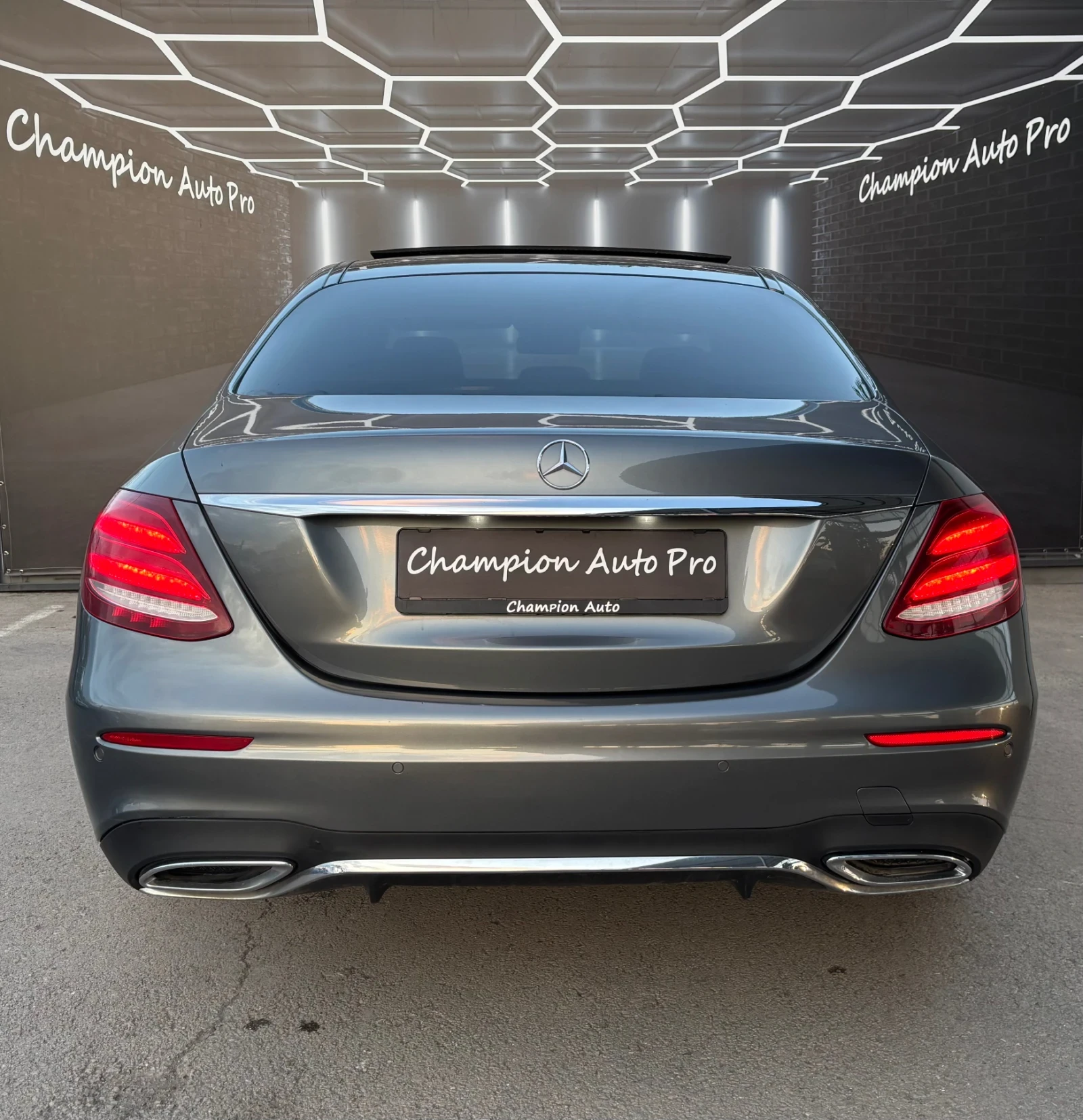 Mercedes-Benz E 220 AMG - изображение 5