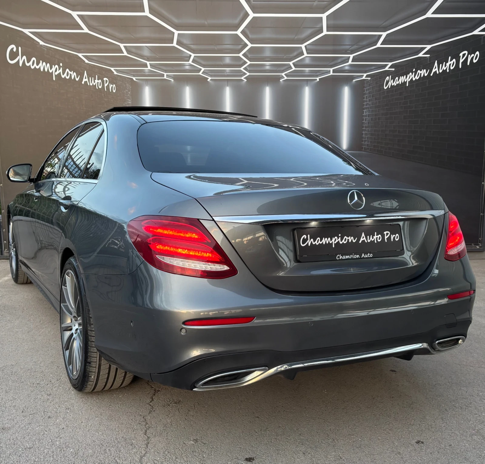 Mercedes-Benz E 220 AMG - изображение 4