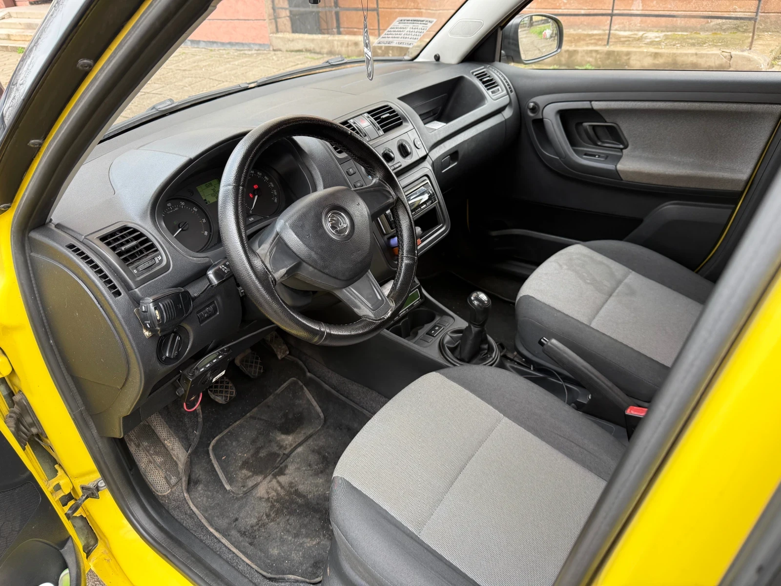 Skoda Fabia, снимка 8 - Автомобили и джипове - 54044218