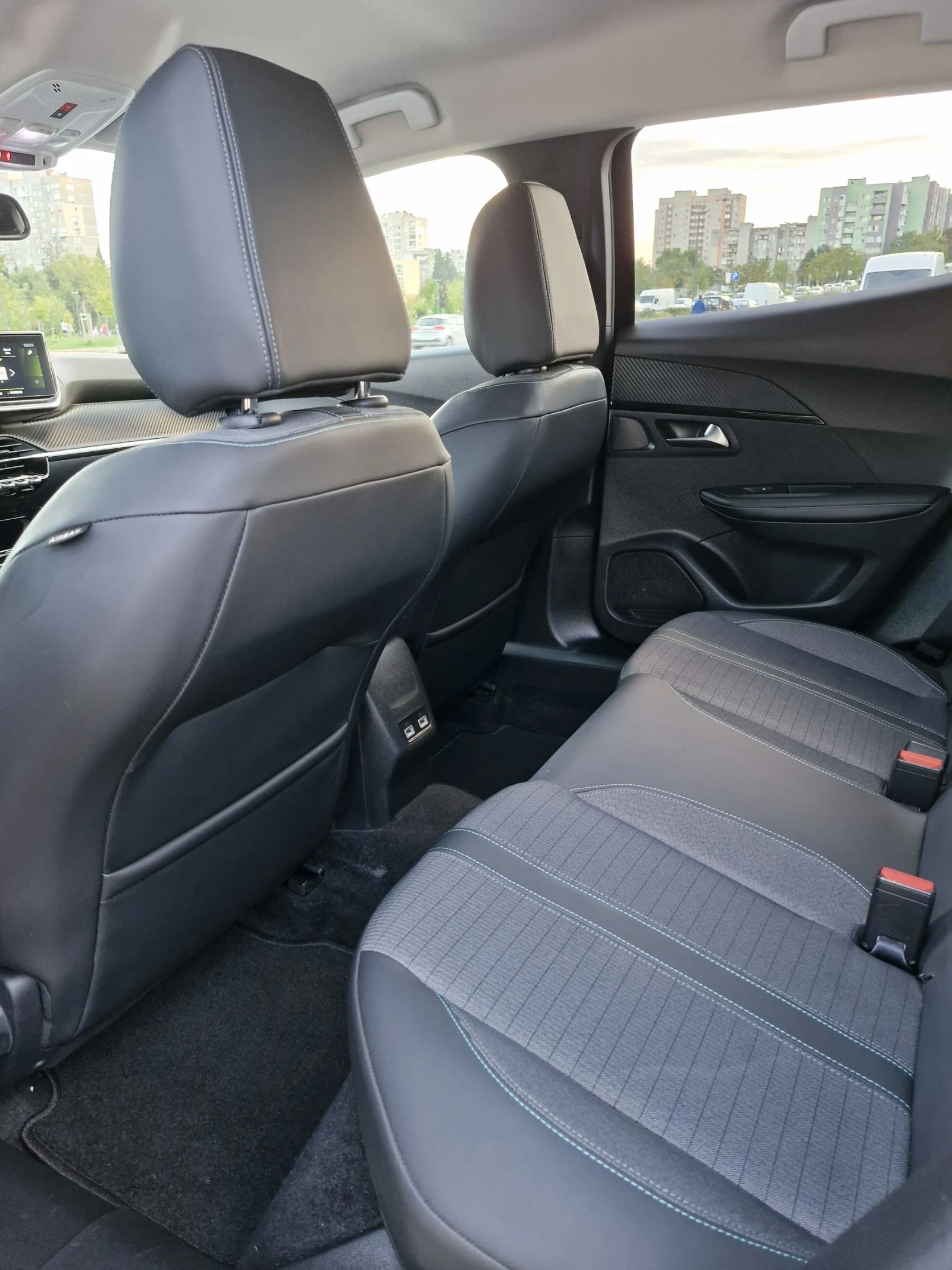 Peugeot 2008 1.5 HDi ALLURE , снимка 12 - Автомобили и джипове - 54115381