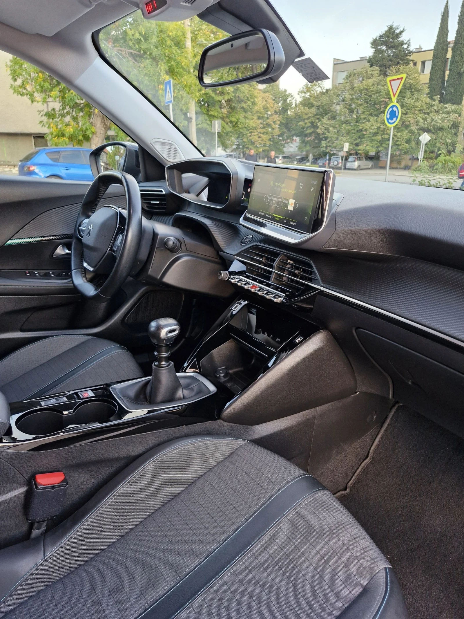 Peugeot 2008 1.5 HDi ALLURE , снимка 10 - Автомобили и джипове - 54115381