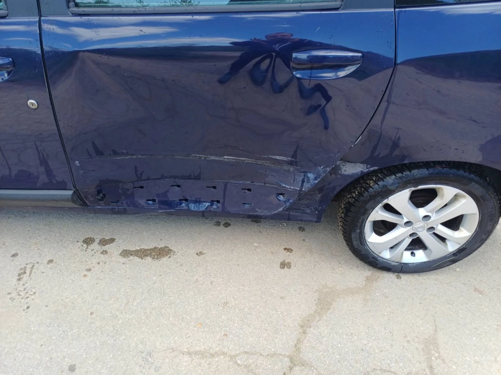 Dacia Lodgy 1.5 DCI, снимка 4 - Автомобили и джипове - 54314012