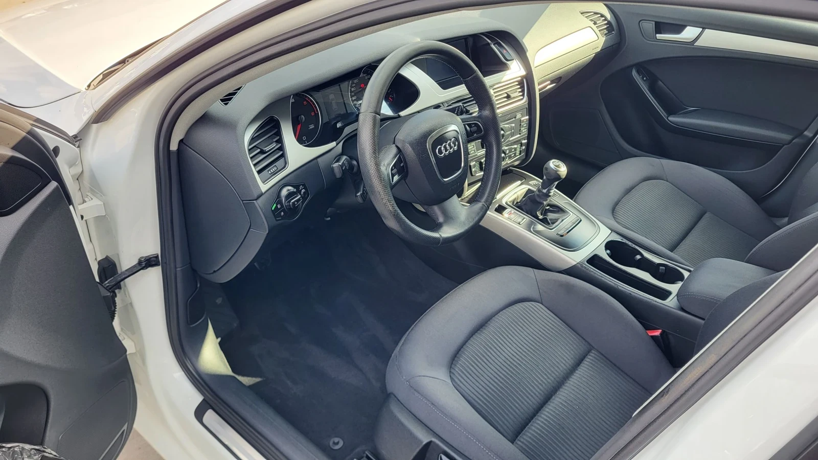 Audi A4 2.0TDI-143 XENON* PARKTRONIK * PODGREV* AVTOPILOT, снимка 12 - Автомобили и джипове - 54345222