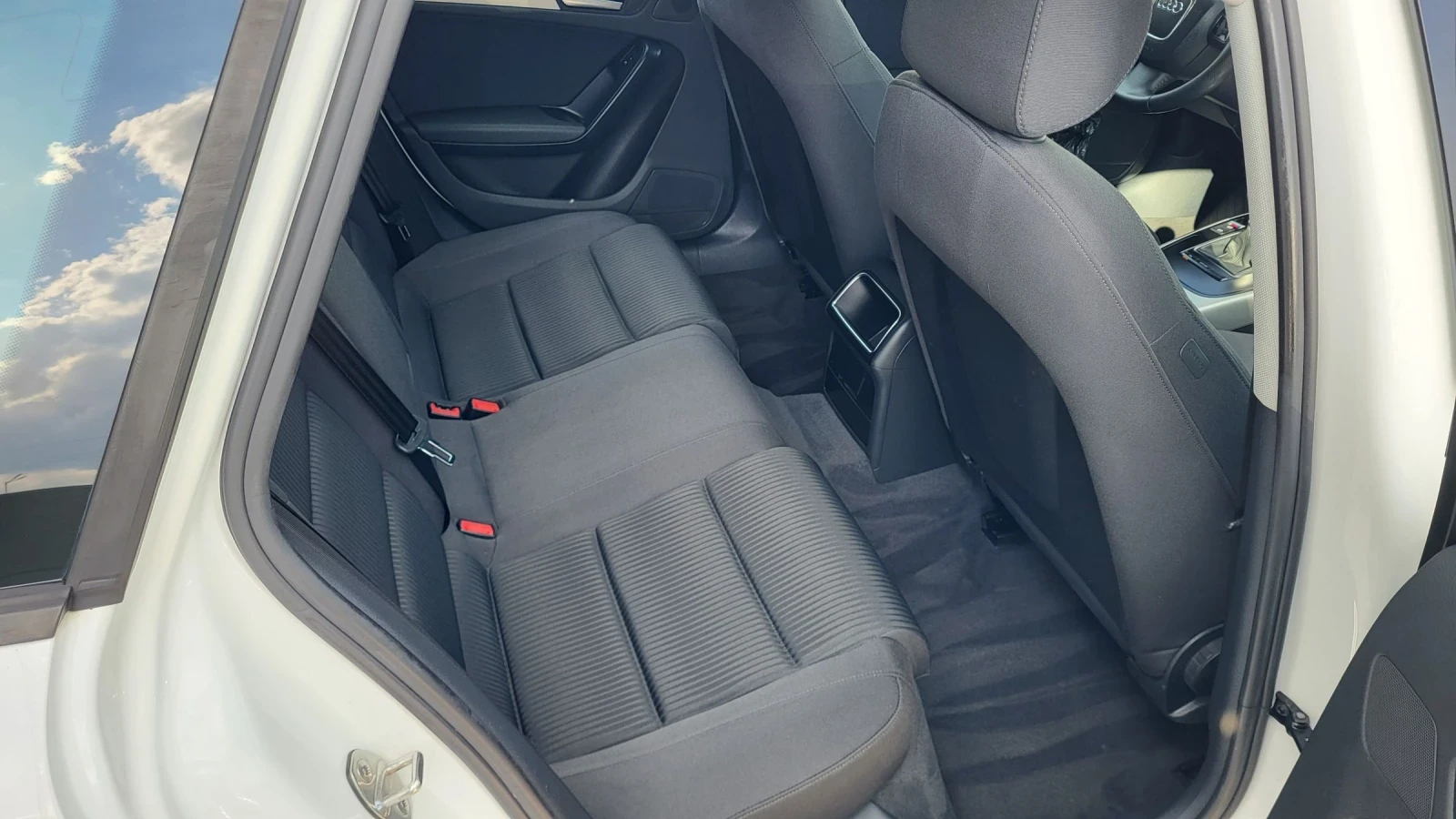 Audi A4 2.0TDI-143 XENON* PARKTRONIK * PODGREV* AVTOPILOT, снимка 9 - Автомобили и джипове - 54345222