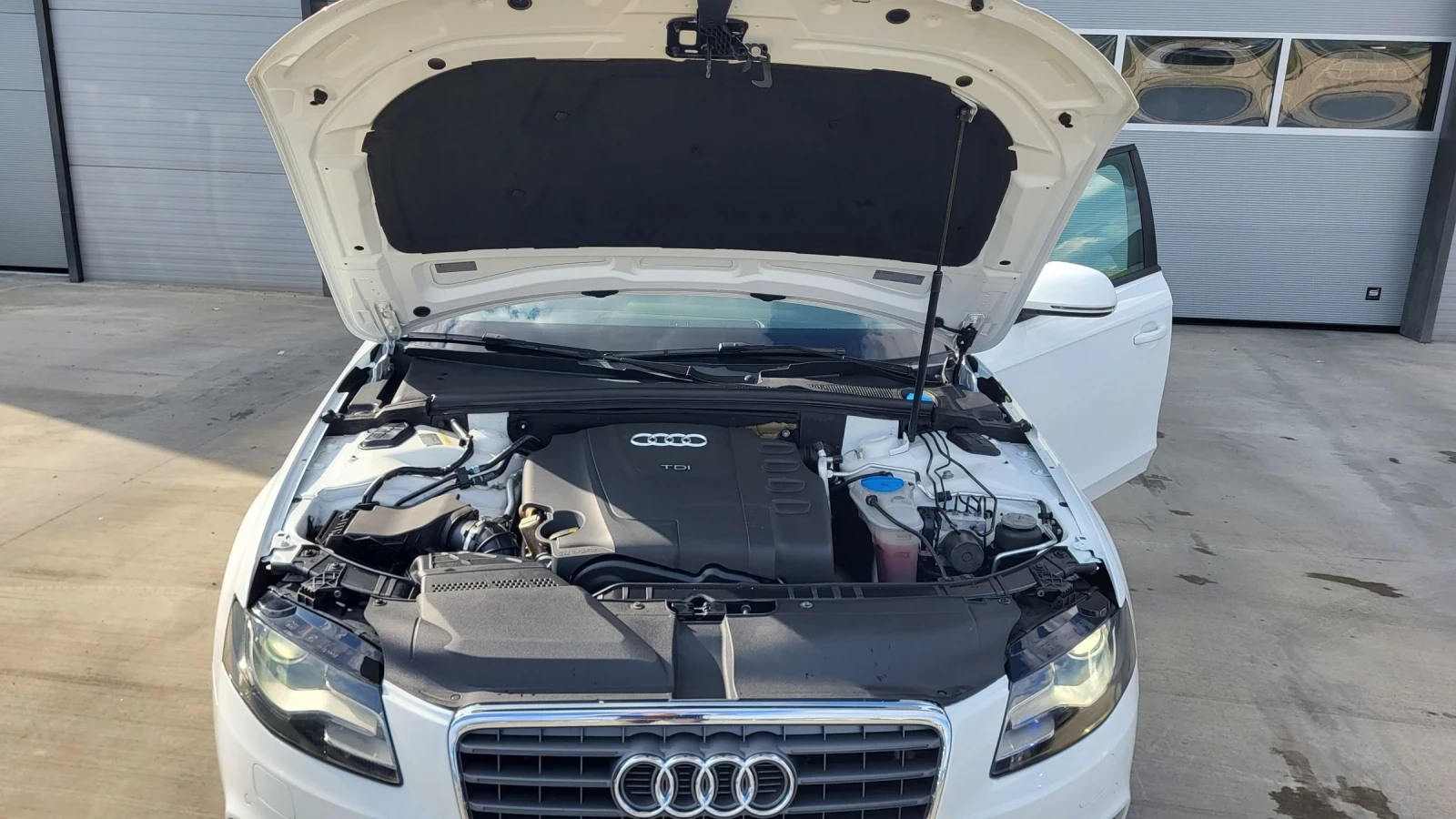 Audi A4 2.0TDI-143 XENON* PARKTRONIK * PODGREV* AVTOPILOT, снимка 14 - Автомобили и джипове - 54345222