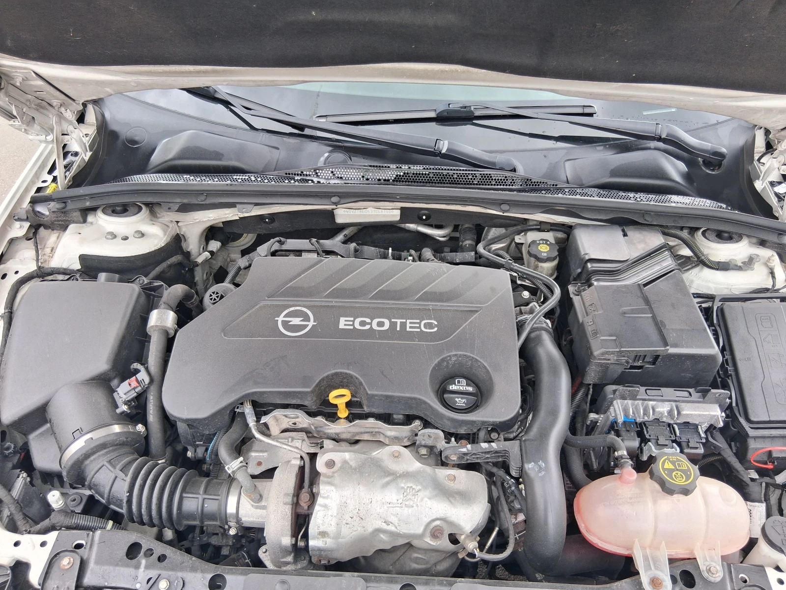 Opel Insignia 2.0 sports tourer 170 кс, снимка 15 - Автомобили и джипове - 54738159