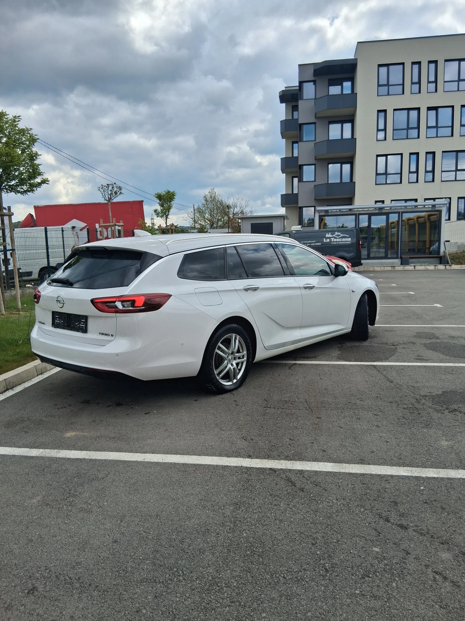 Opel Insignia 2.0 sports tourer 170 кс, снимка 4 - Автомобили и джипове - 54738159