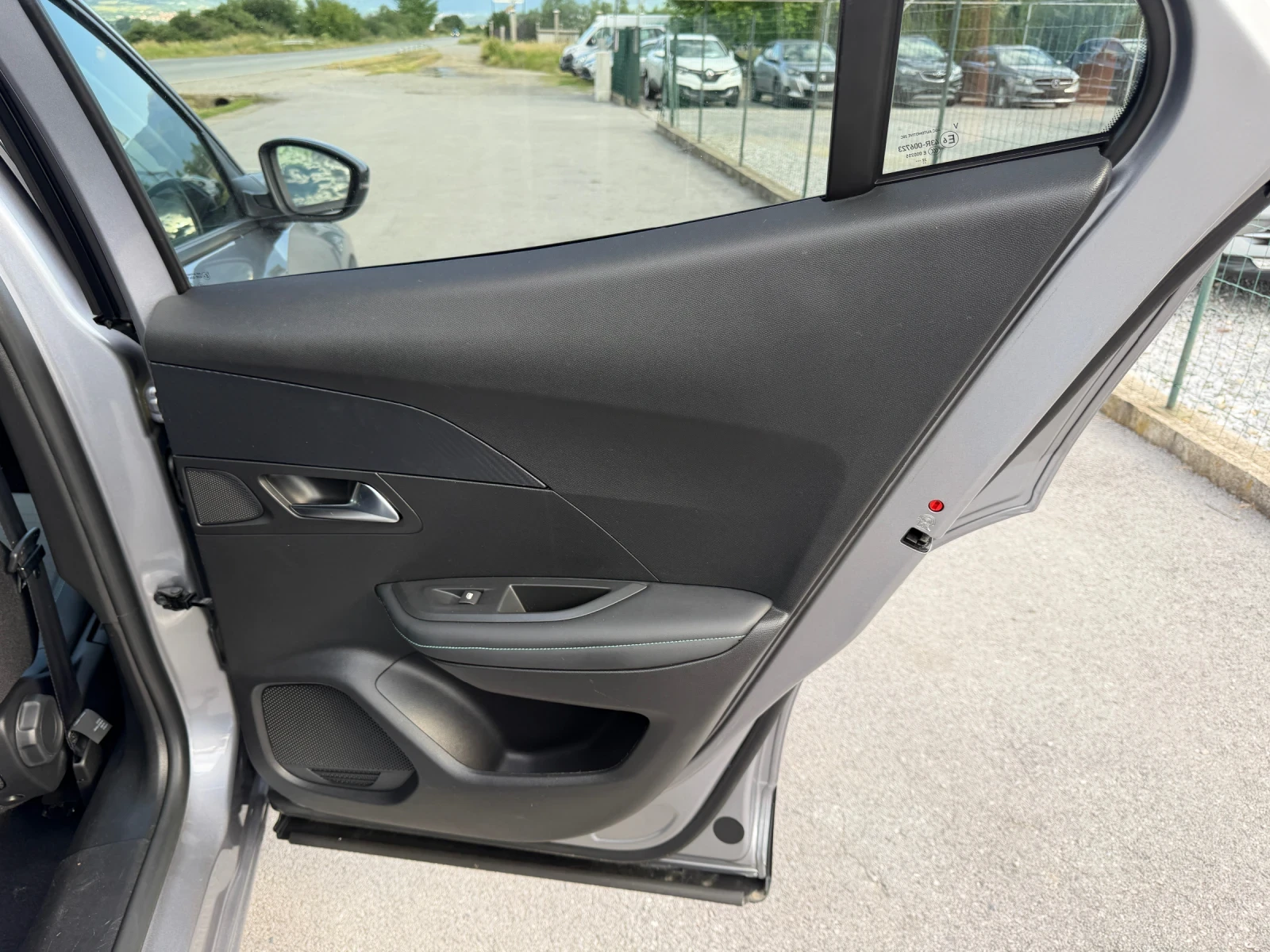 Peugeot 2008 1.5 HDI, снимка 8 - Автомобили и джипове - 54803388