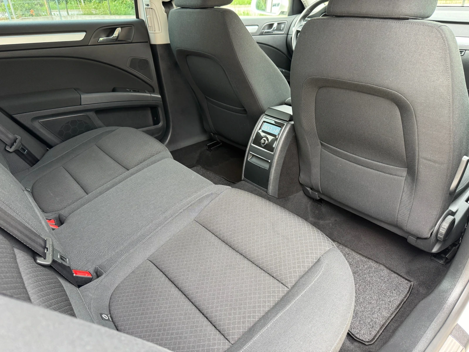 Skoda Superb * 2.0TDI* 170ks* DSG* NAVI* 2015г* , снимка 12 - Автомобили и джипове - 55315922