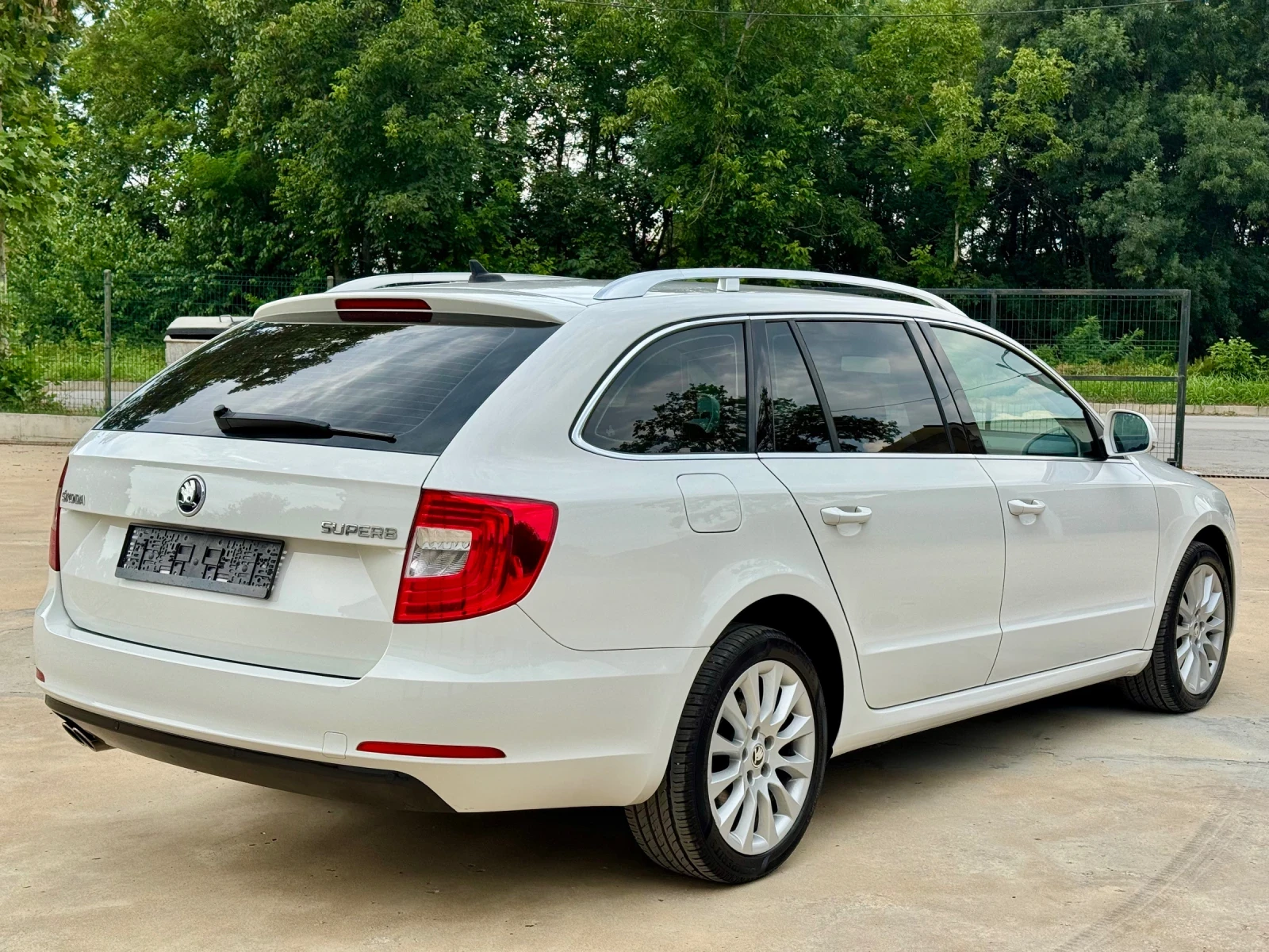 Skoda Superb * 2.0TDI* 170ks* DSG* NAVI* 2015г* , снимка 7 - Автомобили и джипове - 55315922