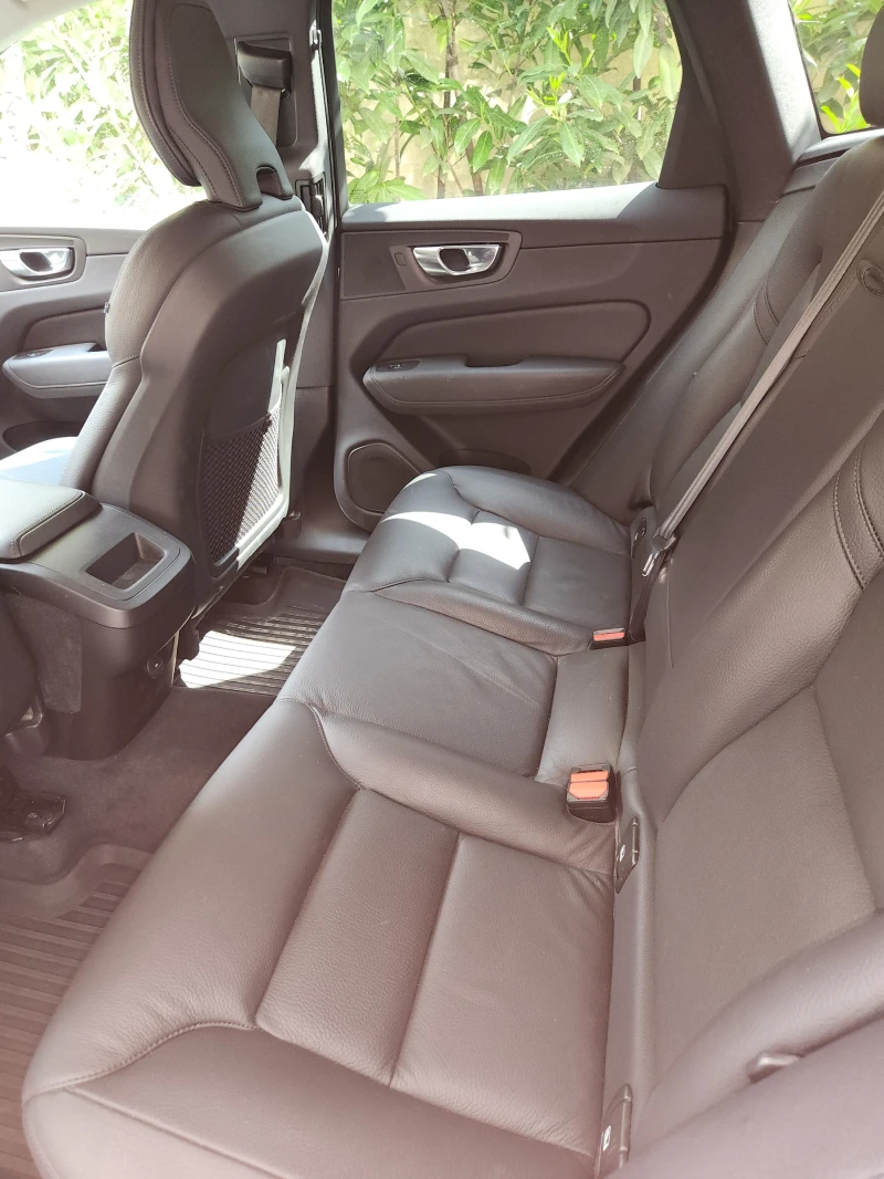 Volvo XC60 2, 0 TDI Mild Hybrid, снимка 9 - Автомобили и джипове - 50045696