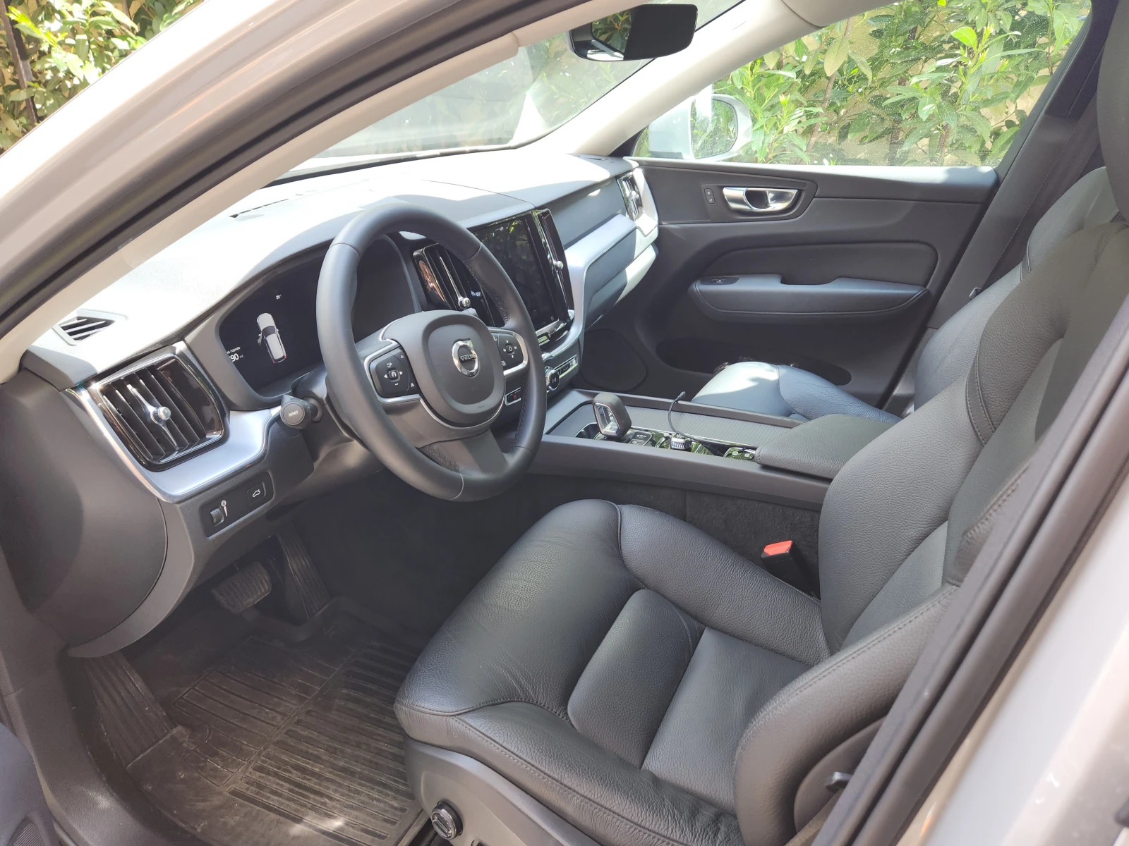 Volvo XC60 2, 0 TDI Mild Hybrid - изображение 7