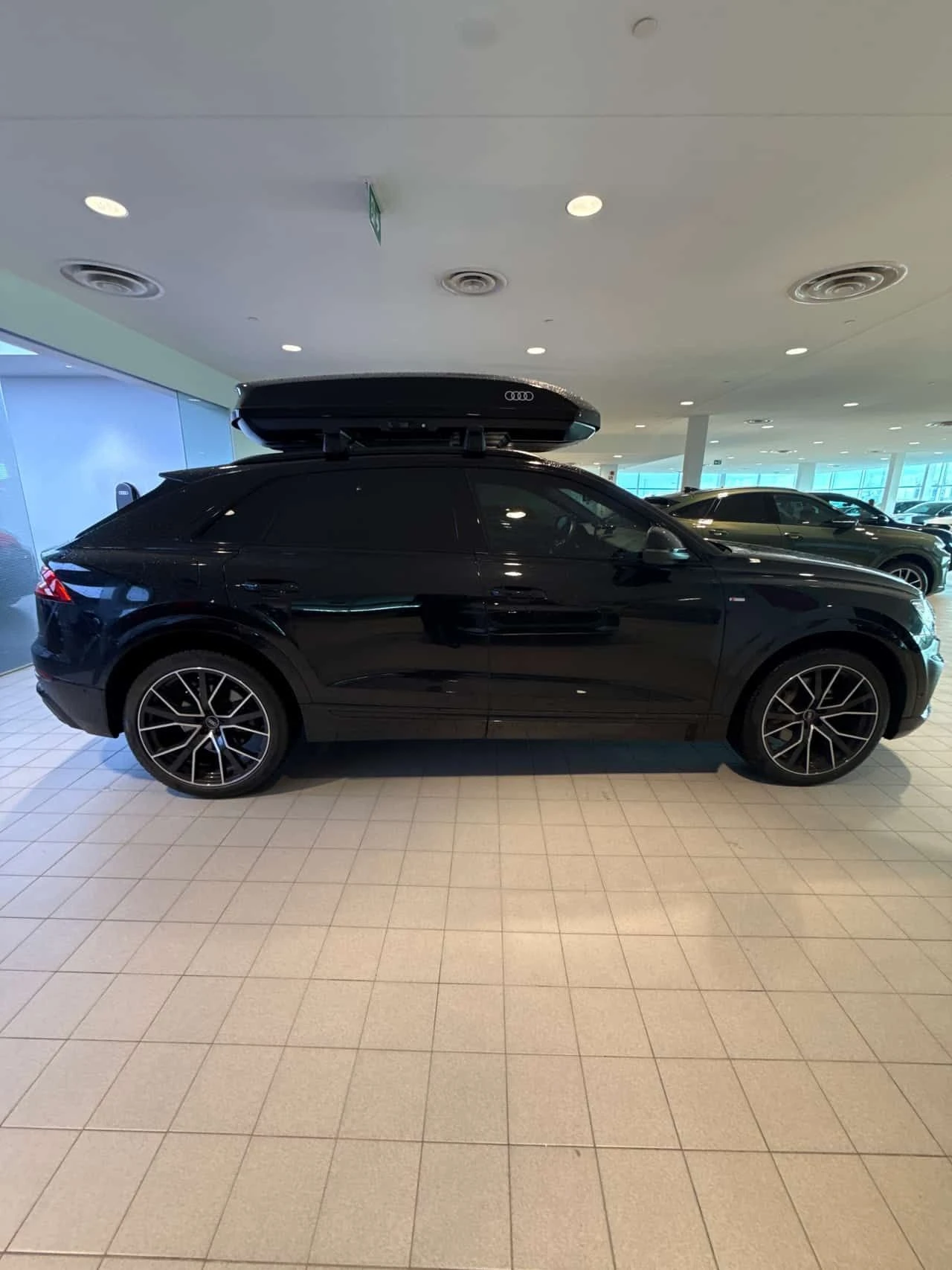 Audi Q8 Progressiv/ОБДУХВАНЕ/ПАНОРАМА/ДИСТРОНИК/360, снимка 4 - Автомобили и джипове - 54232167