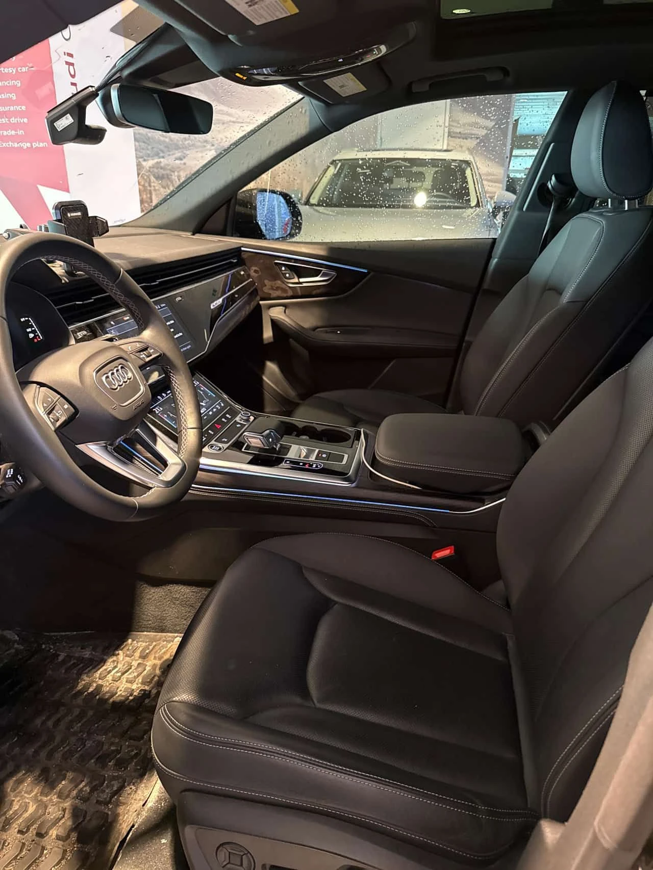 Audi Q8 Progressiv/ОБДУХВАНЕ/ПАНОРАМА/ДИСТРОНИК/360, снимка 10 - Автомобили и джипове - 54232167