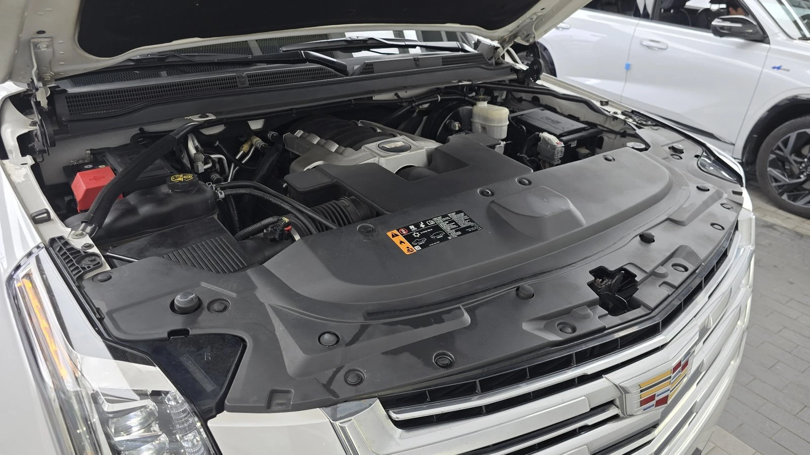 Cadillac Escalade 6.2* ЛЮК* МАСАЖ* HUD* 360* ПОДГРЕВ ВОЛАН* КРАЙНА Ц, снимка 4 - Автомобили и джипове - 55367064
