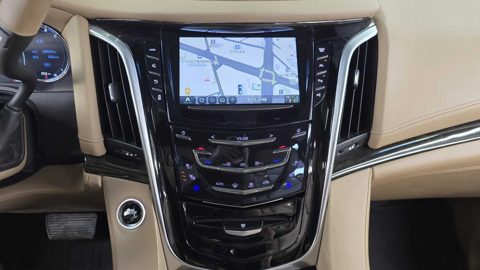 Cadillac Escalade 6.2* ЛЮК* МАСАЖ* HUD* 360* ПОДГРЕВ ВОЛАН* КРАЙНА Ц, снимка 12 - Автомобили и джипове - 55367064
