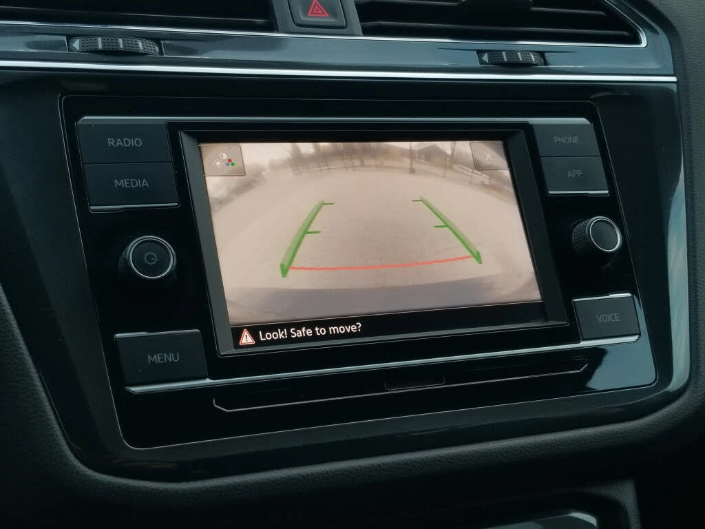 VW Tiguan 4Motion 2.0TSI * ПОДГРЕВ * КАМЕРА * ПАРКТРОНИК, снимка 13 - Автомобили и джипове - 55622990