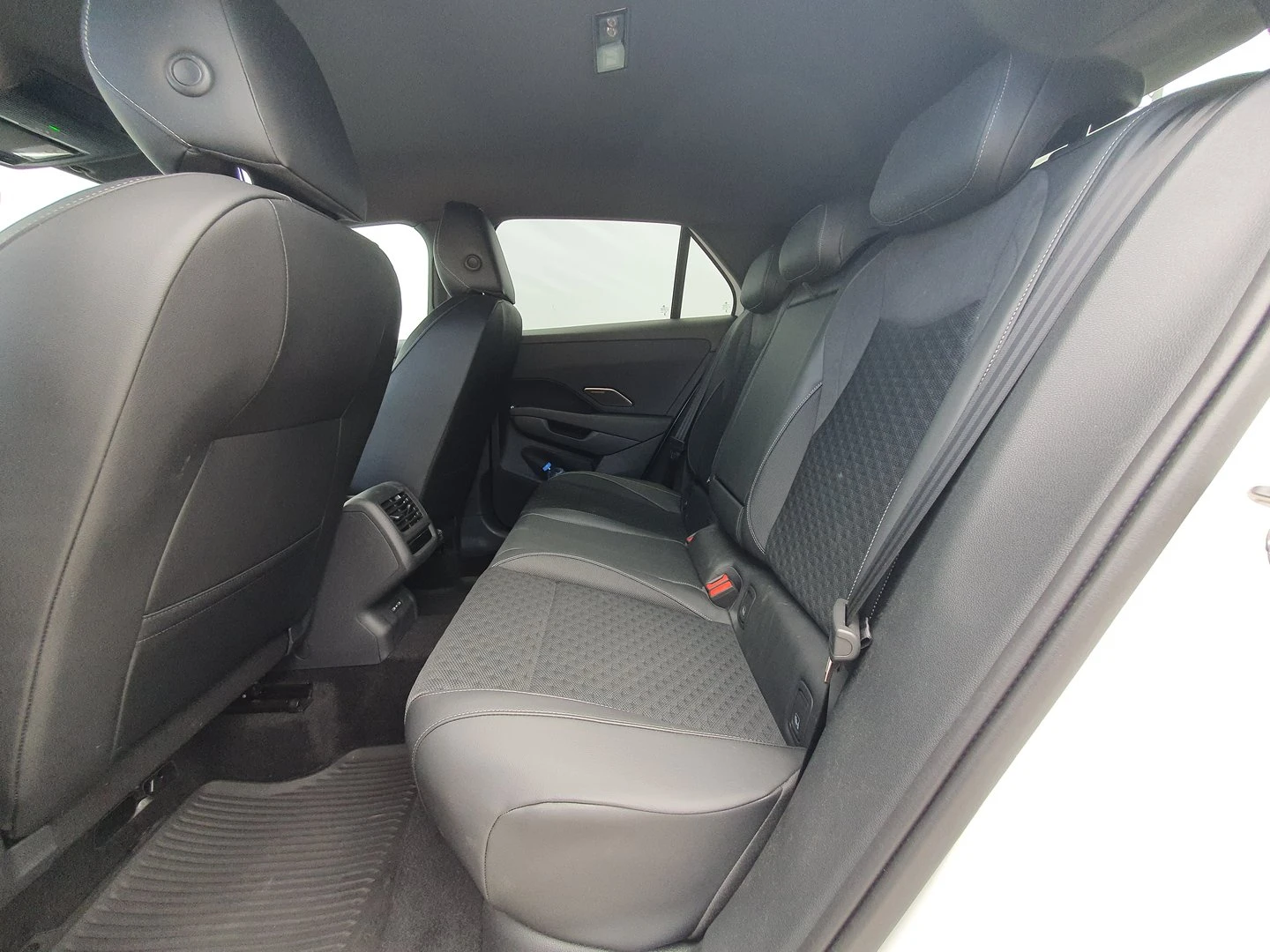 VW T-Roc, снимка 9 - Автомобили и джипове - 55842590