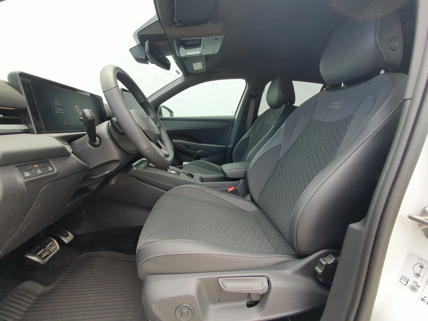 VW T-Roc, снимка 7 - Автомобили и джипове - 55842590