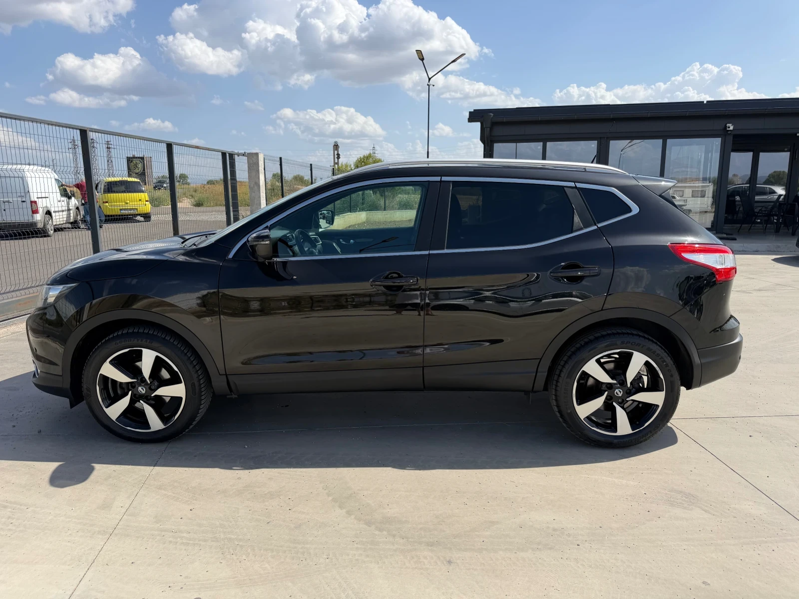 Nissan Qashqai 1.6 DCI N-VISION EURO-6, снимка 6 - Автомобили и джипове - 55876505