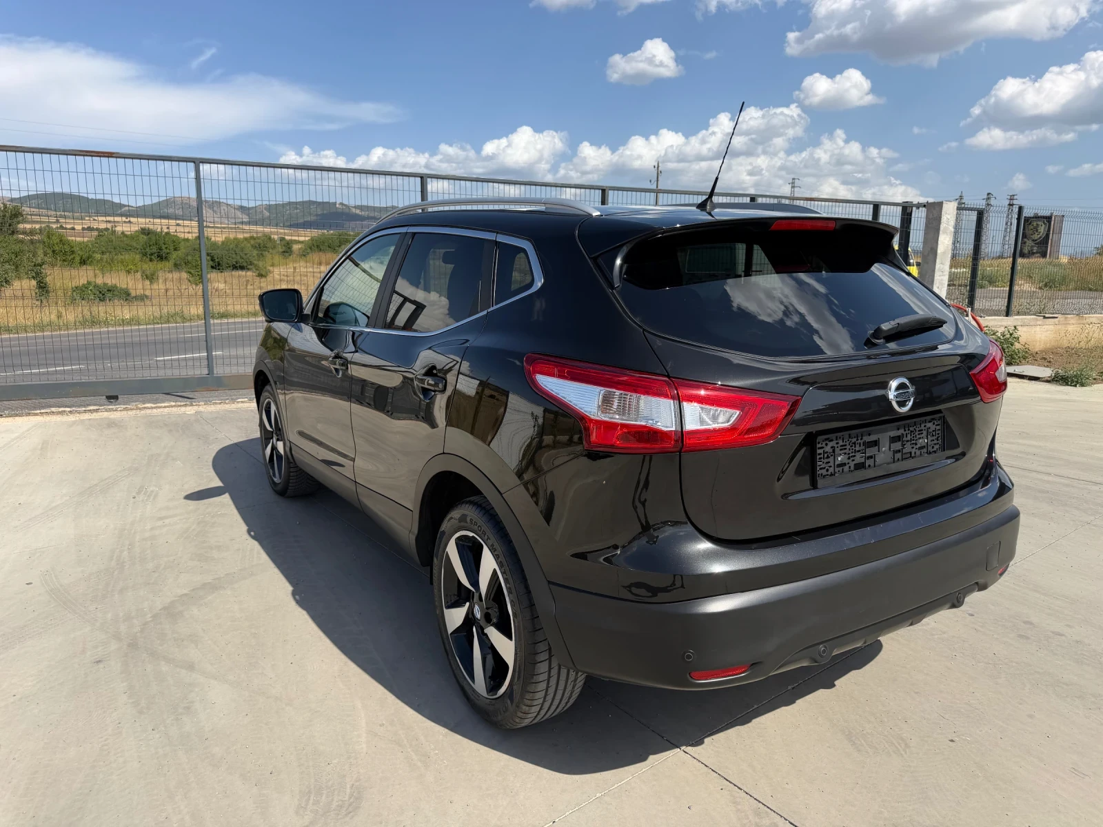 Nissan Qashqai 1.6 DCI N-VISION EURO-6, снимка 4 - Автомобили и джипове - 55876505