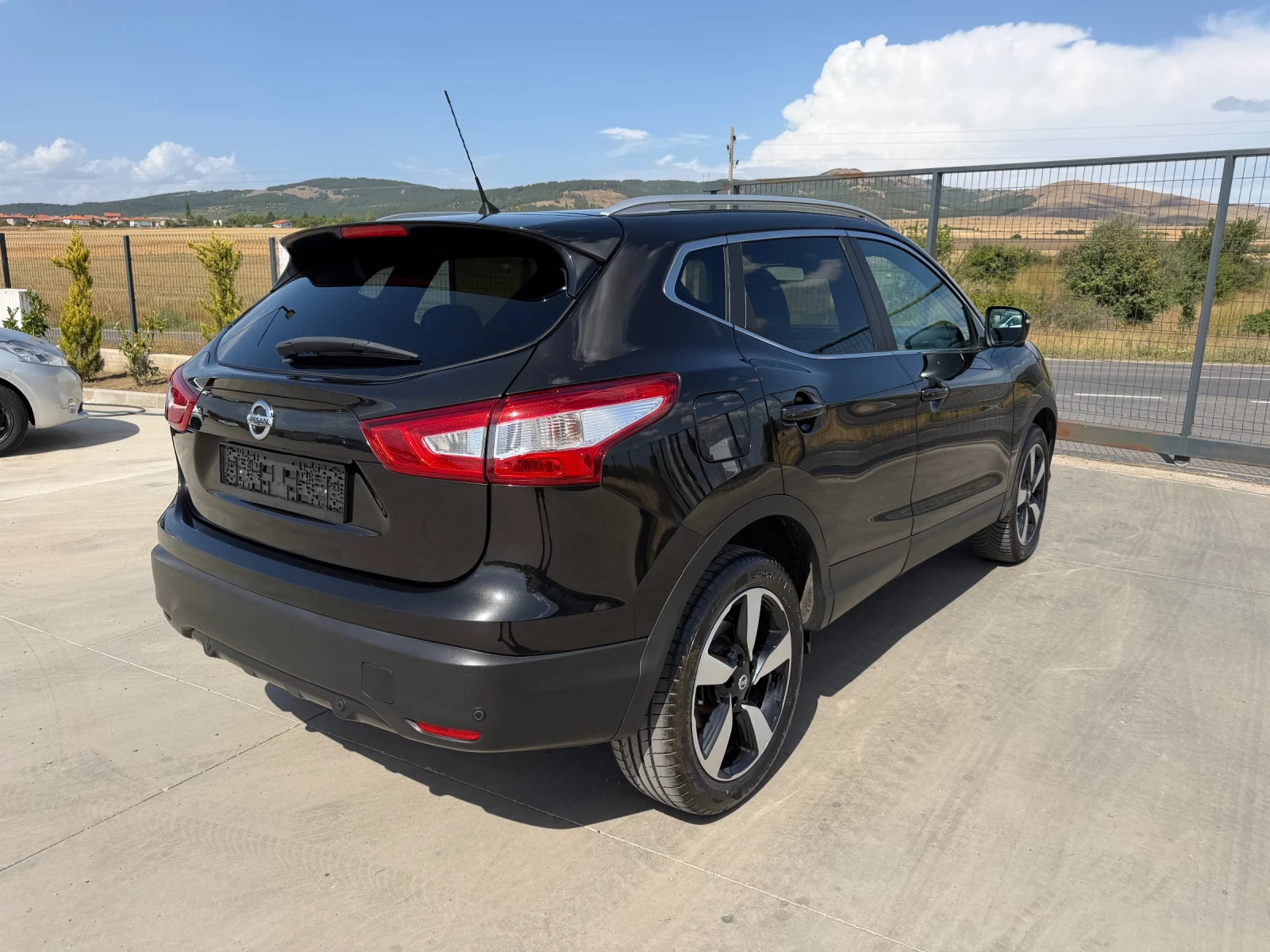 Nissan Qashqai 1.6 DCI N-VISION EURO-6, снимка 3 - Автомобили и джипове - 55876505