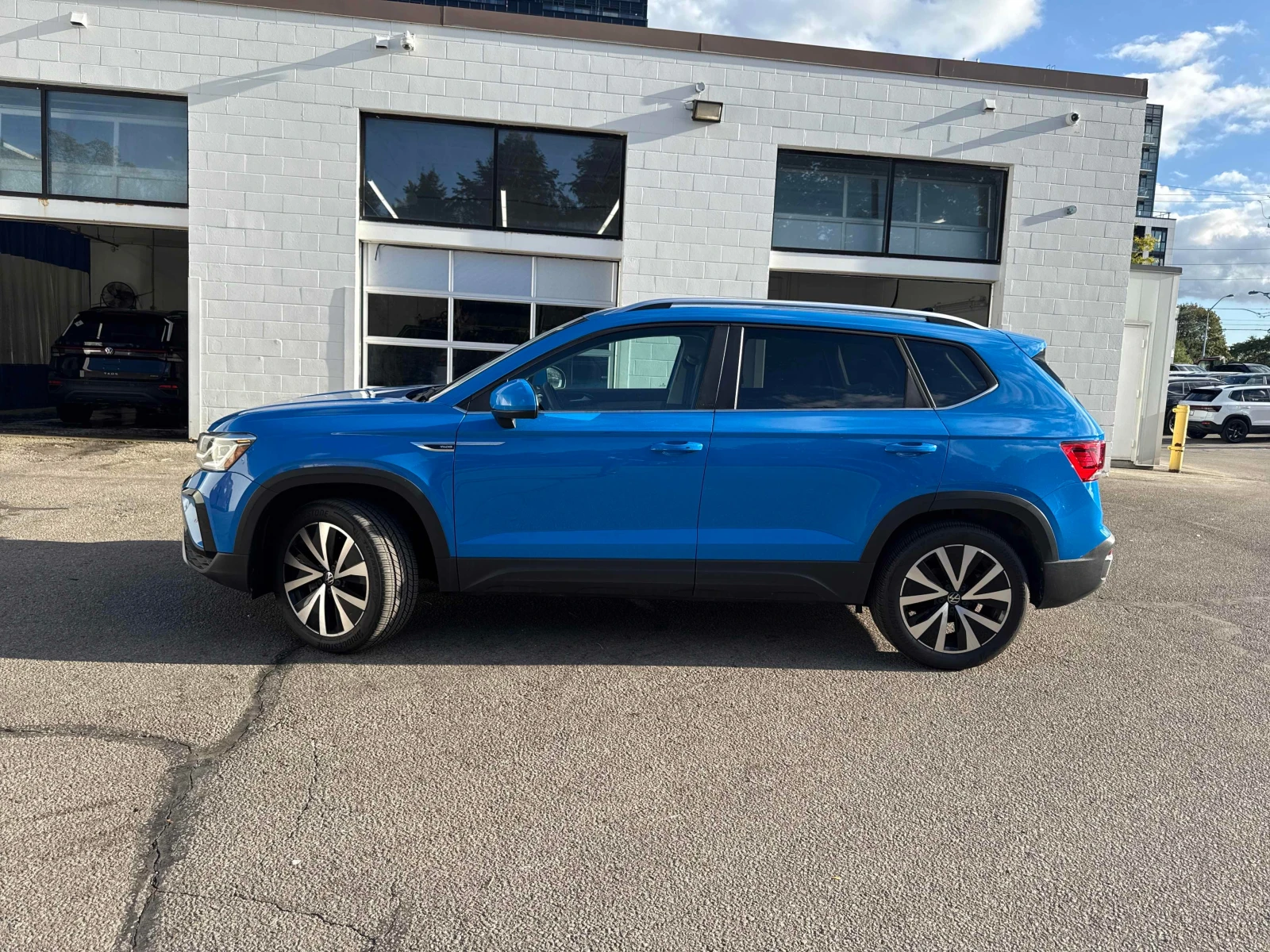 VW Taos * Highline * CARFAX * БЕЗ ПЪРВОНАЧАЛНА ВНОСКА, снимка 2 - Автомобили и джипове - 56081698