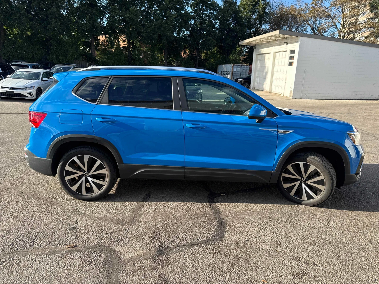 VW Taos * Highline * CARFAX * БЕЗ ПЪРВОНАЧАЛНА ВНОСКА, снимка 3 - Автомобили и джипове - 56081698