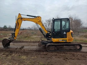   JCB