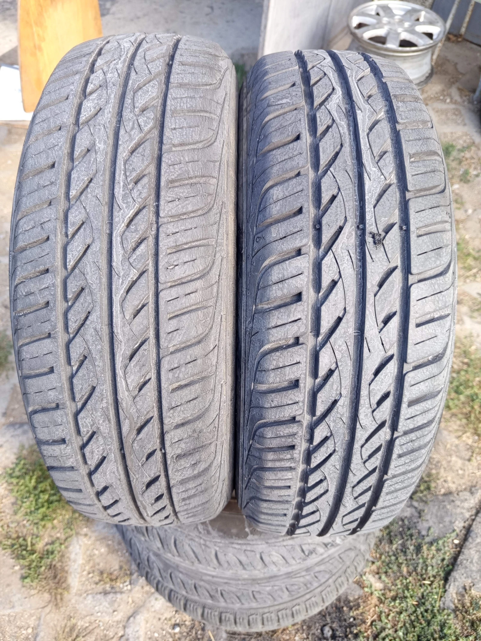Гуми Летни 175/65R14, снимка 2 - Гуми и джанти - 56076432