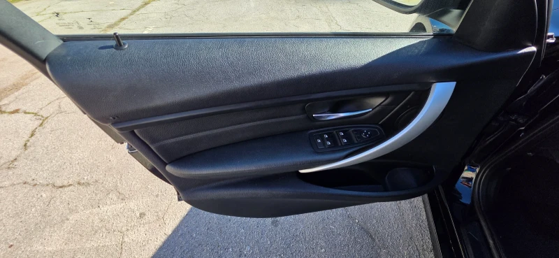 BMW 318 D 143k.c UNIKAT ITALIA EURO 5B , снимка 9 - Автомобили и джипове - 52229391