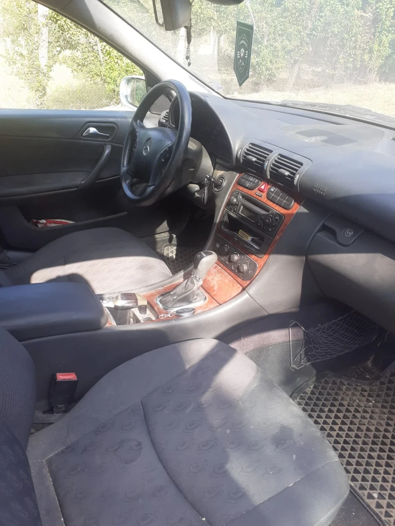Mercedes-Benz C 220, снимка 4 - Автомобили и джипове - 52897567