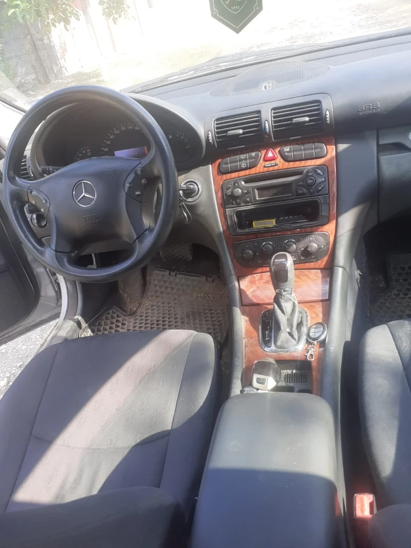 Mercedes-Benz C 220, снимка 2 - Автомобили и джипове - 52897567