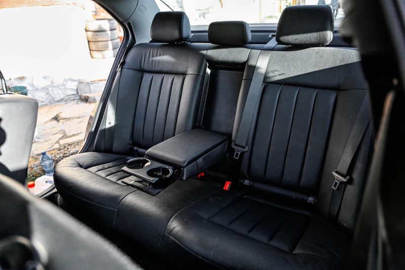 Mercedes-Benz E 220 ELEGANT , снимка 11 - Автомобили и джипове - 53263144