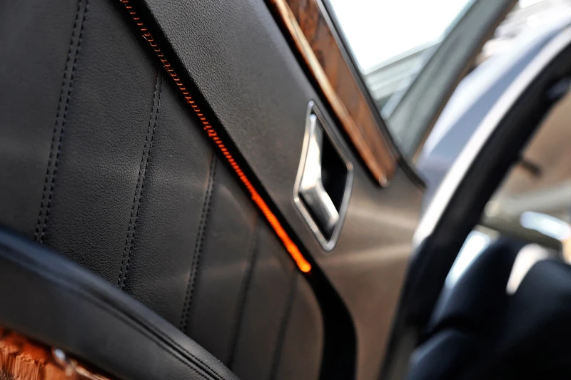 Mercedes-Benz E 220 ELEGANT , снимка 13 - Автомобили и джипове - 53263144