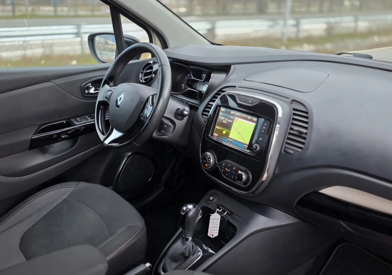 Renault Captur 1.2i AUTOMAT/KAMERA/NAVI/83000km!!!, снимка 9 - Автомобили и джипове - 53264111