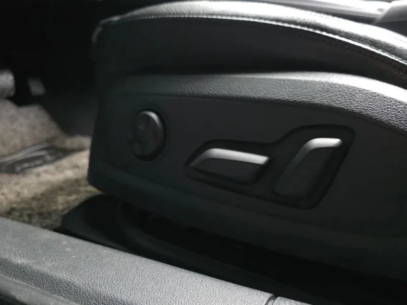 Audi A4 2.0 TDI, снимка 17 - Автомобили и джипове - 54144360