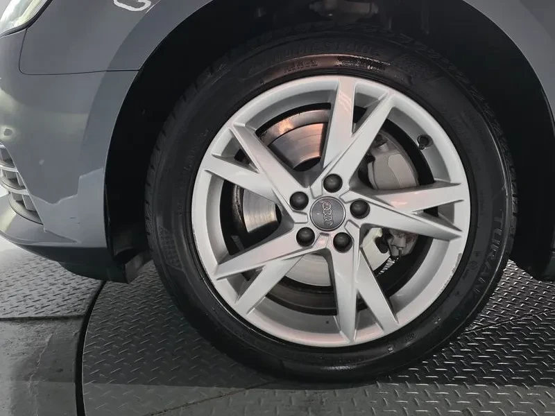 Audi A4 2.0 TDI, снимка 5 - Автомобили и джипове - 54144360