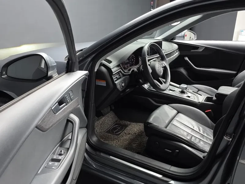 Audi A4 2.0 TDI, снимка 11 - Автомобили и джипове - 54144360