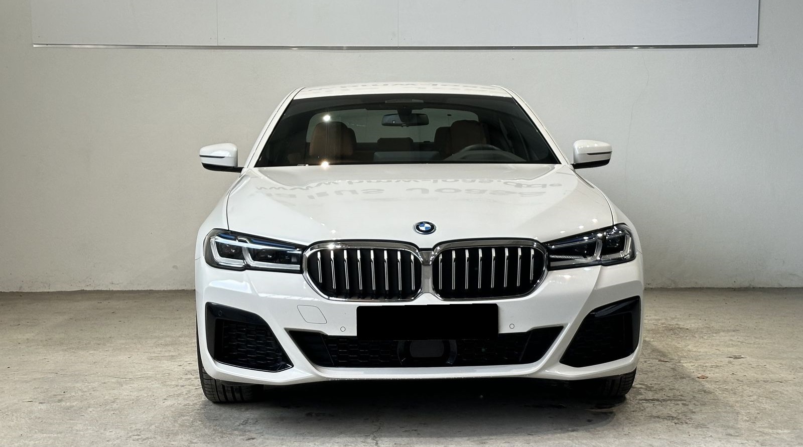 BMW 545 e xDrive =M-Sport Pro= Гаранция - изображение 1