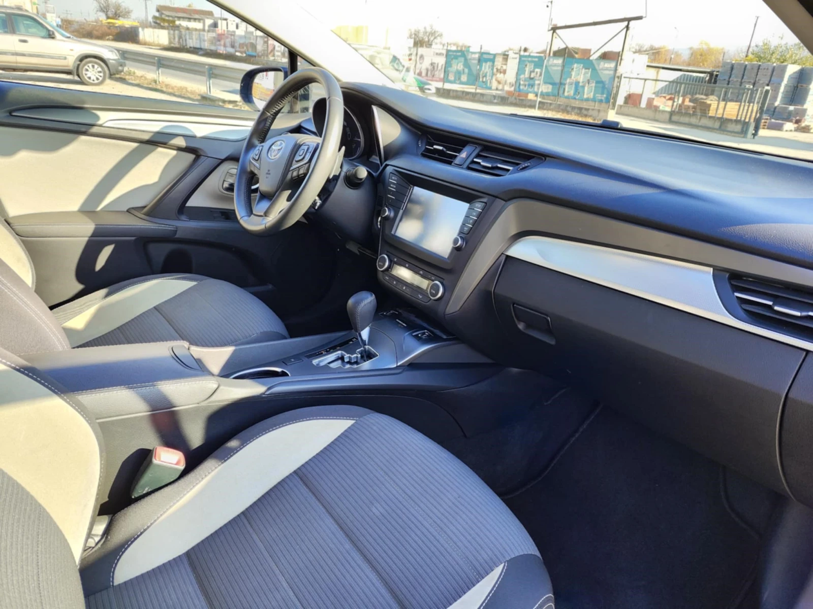 Toyota Avensis 1.8 VVTI /АВТОМАТИК/ EDITION S - изображение 9