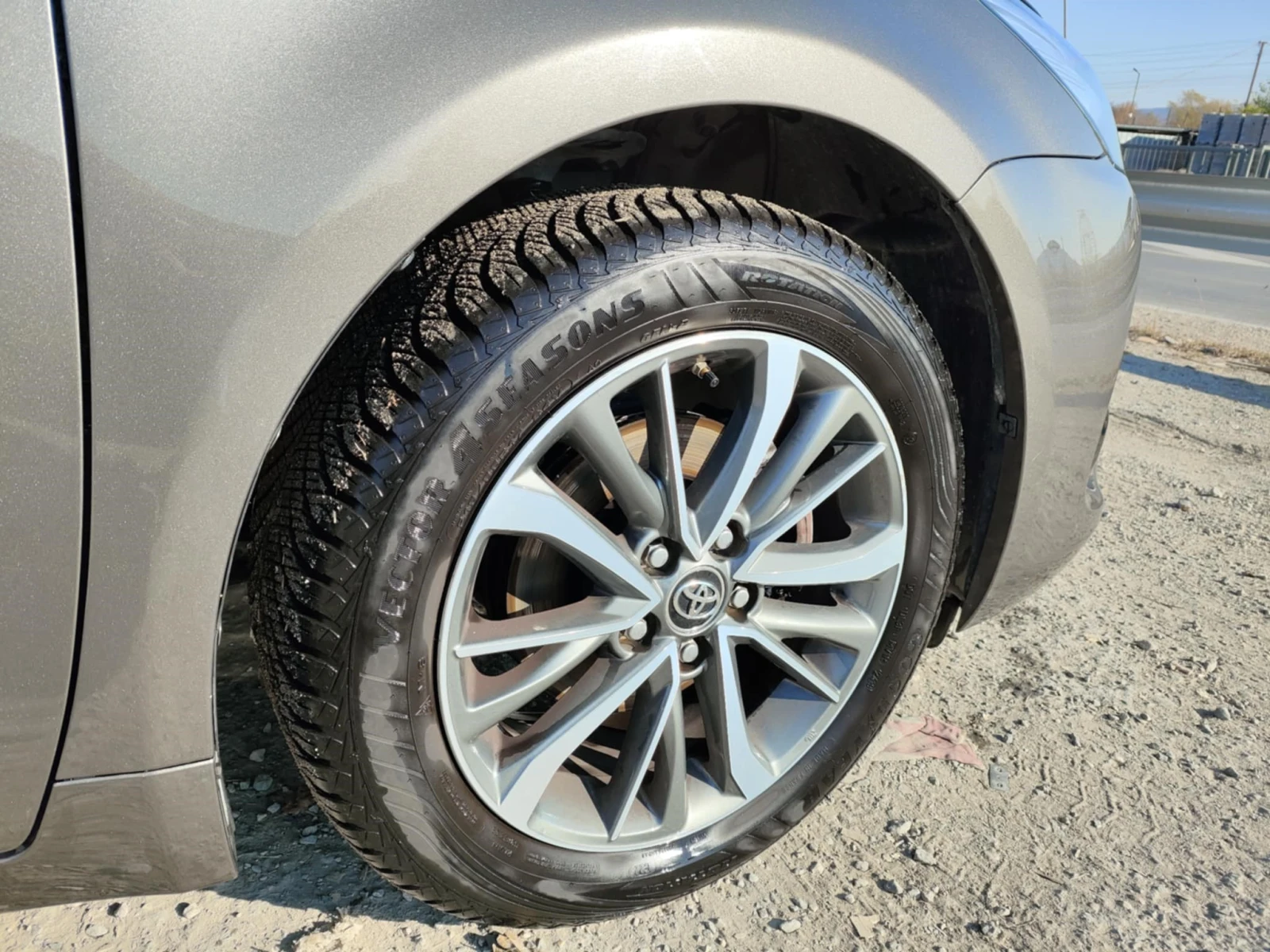 Toyota Avensis 1.8 VVTI /АВТОМАТИК/ EDITION S - изображение 8