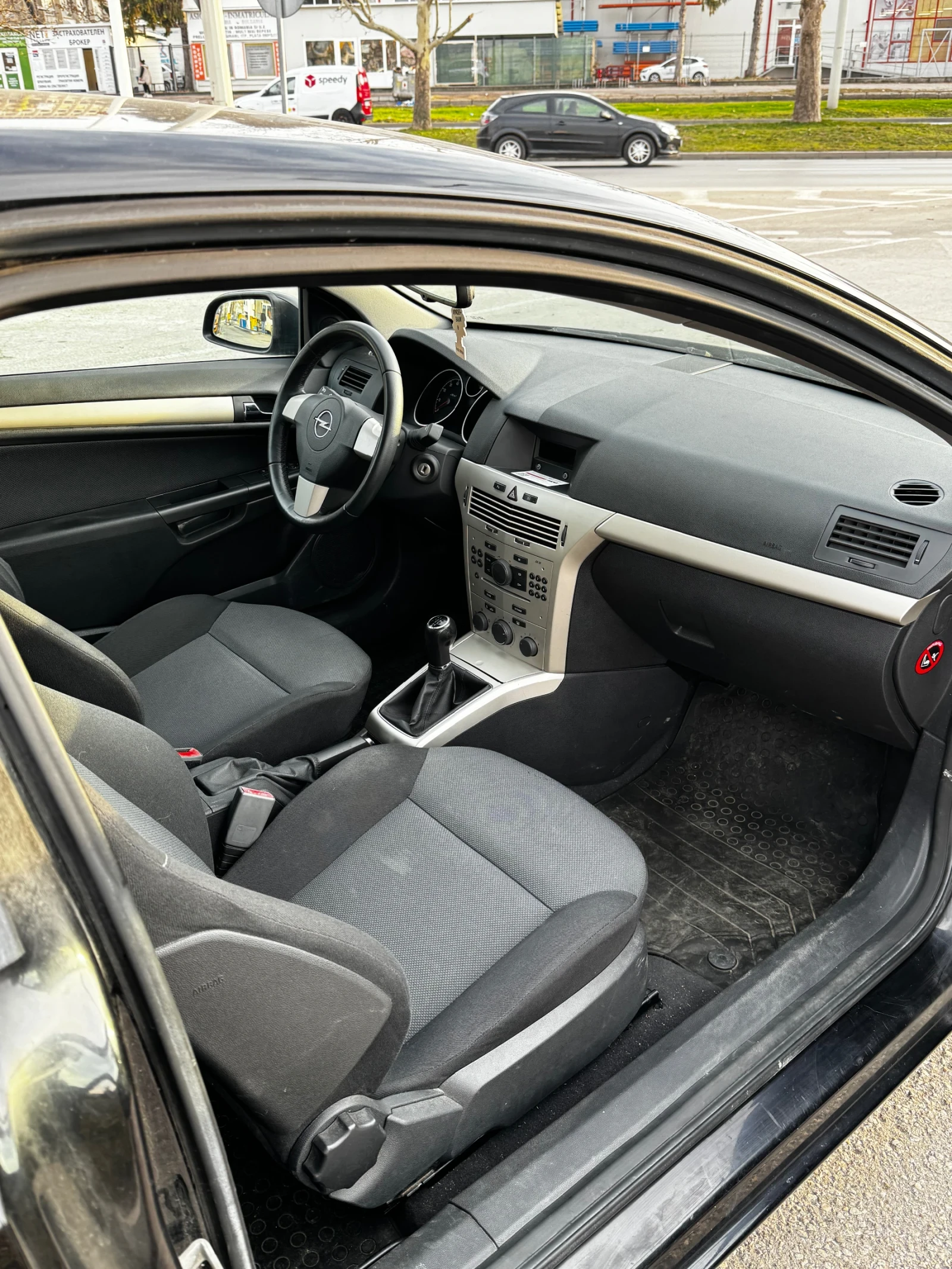 Opel Astra 1.6 GTC - изображение 7